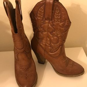 Size 6 cowgirl boots
